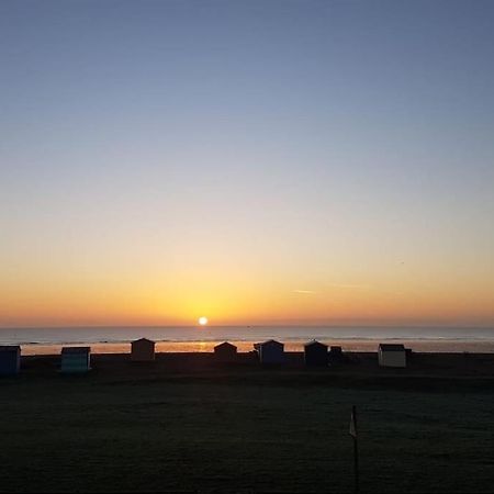 Stunning Seaviews - Beach House - Jacuzzi Bath Tub Littlestone-on-Sea Eksteriør billede