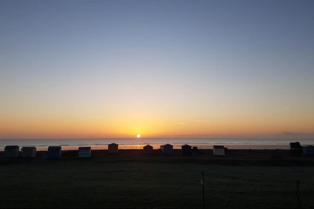 Stunning Seaviews - Beach House - Jacuzzi Bath Tub Littlestone-on-Sea Eksteriør billede