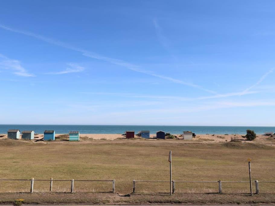 Stunning Seaviews - Beach House - Jacuzzi Bath Tub Littlestone-on-Sea Eksteriør billede
